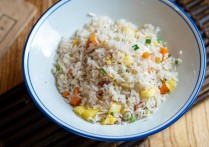 炒米饭怎样才能炒成一粒一粒的而且不硬